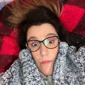 Meet your Posher, Carla